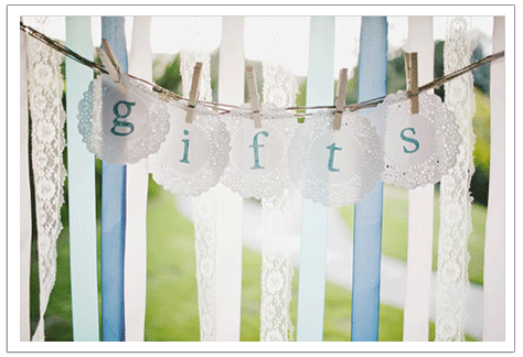 Gift table sign via The Wedding Chicks While some opt for asking for cash